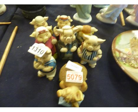 Nine Leonardo professional pig ornaments. UK P&amp;P Group 2 (£20+VAT for the first lot and £4+VAT for subsequent lots) 