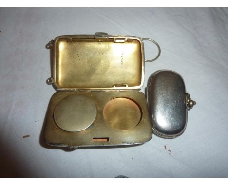 White metal snuff box and a sprung Sovereign case. UK P&amp;P Group 1 (£16+VAT for the first lot and £2+VAT for subsequent lo