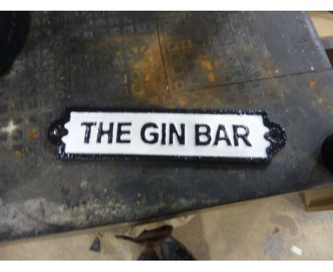 Cast iron The Gin Bar sign, L: 21 cm. UK P&amp;P Group 1 (£16+VAT for the first lot and £2+VAT for subsequent lots)