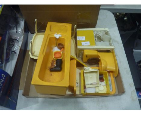 Vintage Sindy doll bathroom sink unit, toilet and bath. Not available for in-house P&amp;P