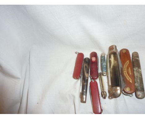 Nine mixed penknives. UK P&amp;P Group 1 (£16+VAT for the first lot and £2+VAT for subsequent lots) 