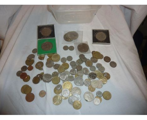 Mixed UK and world coins including a small quantity of silver. UK P&amp;P Group 1 (£16+VAT for the first lot and £2+VAT for s