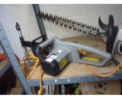 Titan TTB355CHN 230v electric chain saw. All electrical items in this lot have been PAT tested for safety and have passed. Th