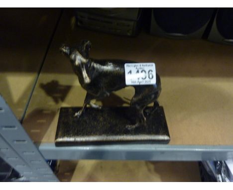 Cast iron whippet figure, L: 22 cm. UK P&amp;P Group 1 (£16+VAT for the first lot and £2+VAT for subsequent lots)