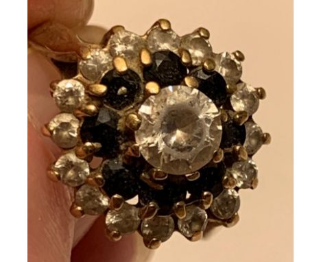 9ct GOLD RING SET WITH CLUSTER OF ONE APPROX 1ct TOURMALINE AND SMALL TOURMALINE PLUS SMALL BLUE STONES, SIZE L, TOTAL WEIGHT
