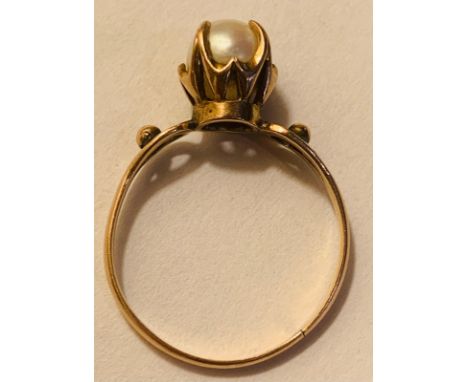 18ct GOLD RING SET WITH NATURAL PEARL, HAS BEEN RESIZED, SIZE Q, TOTAL WEIGHT APPROX 2.29g

 