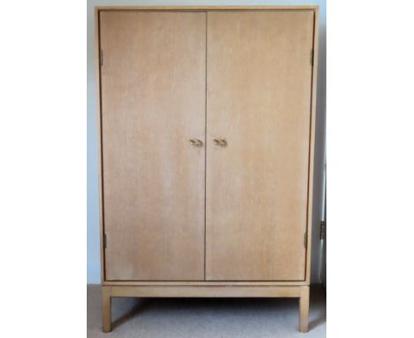 Stag 20th century light oak tallboy. Approx. 118 x 96 x 43cms

reasonable used condition with minor scuffs and scratches 