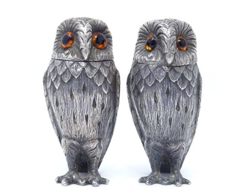 A modern pair of heavy gauge silver novelty owl salt and pepper pots, with realistic feather bodies and glass eyes, by Willia