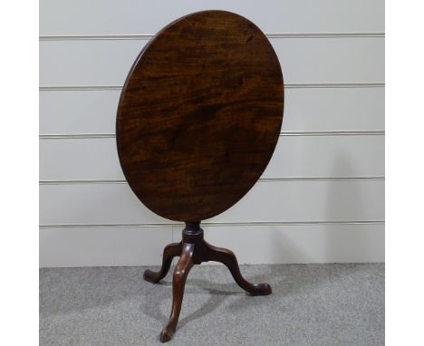 An early 19th century circular mahogany tilt-top tea table on tripod base, 29.5" across 