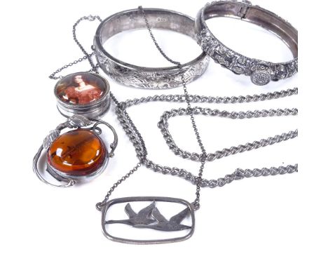 Various silver jewellery, including stylised amber brooch, engraved hinged bangle etc 