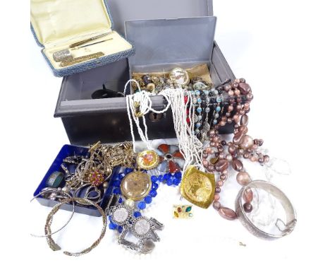 Various silver and costume jewellery, including engraved hinged bangle, enamel brooch etc 