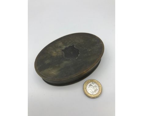 An 18th/ 19th century horn snuff box, Measures 2.3x9.5x6.3cm 