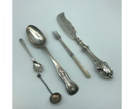 A Lot of silver hall marked serving items includes Victorian Edinburgh silver tea spoon, Birmingham silver and mother of pear