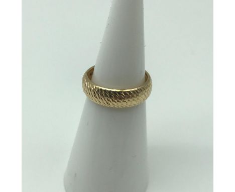 A Ladies 9ct gold wedding band, Ring size I. 