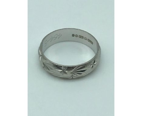 An 18ct white gold engraved ladies wedding band, ring size I1/2, Weighs 2.80grams 