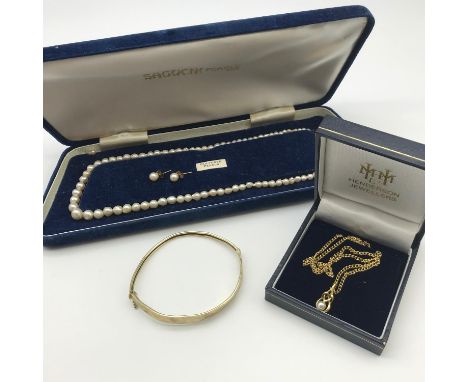 A 9ct gold scrap gold bangle, Sterling silver and cultured pearl necklace, 9ct gold and pearl earrings and gold plated neckla