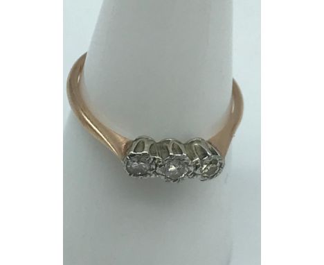 A 9ct gold ladies ring set with 3 nicely cut diamonds, Ring size P 