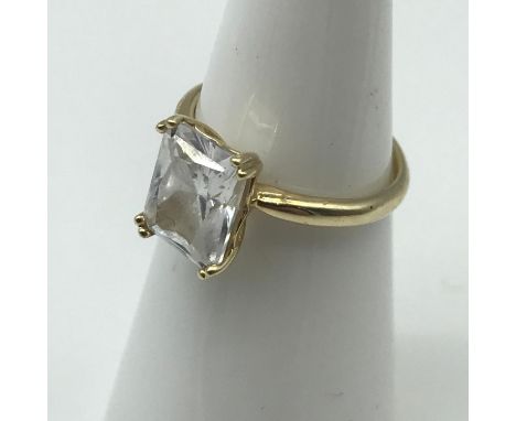 A 9ct gold ladies ring set with a CZ Square stone, Ring size I. 