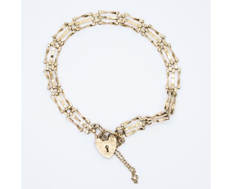 A 9ct yellow gold gate bracelet,
3.7 grams in weight approx,