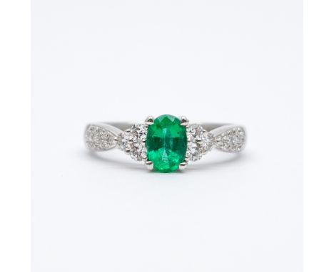 14ct white gold Columbian emerald and diamond ring,
6mm x 5mm emerald stone surrounded by 6 diamonds,
diamonds also on the sh