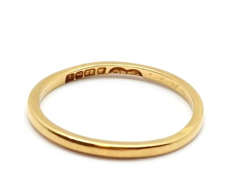 22ct hallmarked gold band ring - size P &amp; 1.9g 
