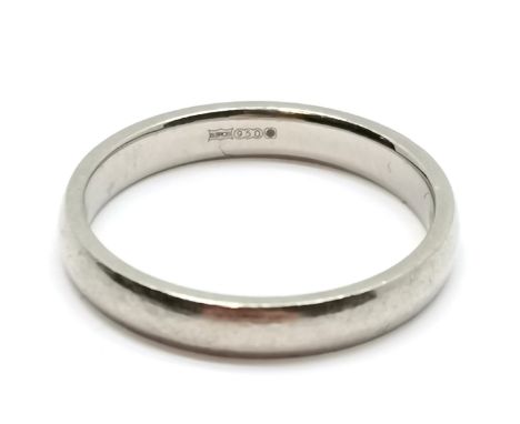 Platinum hallmarked band ring - size O &amp; 2.9g 