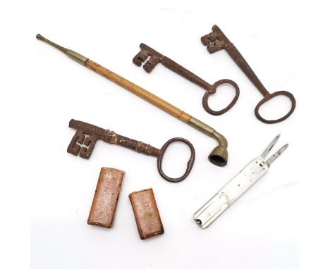 Combination penknife / cigar cutter with mother of pearl detail (in original box) t/w 3 x antique keys and opium pipe 