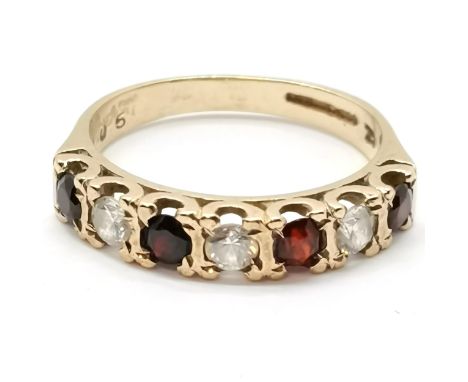 9ct hallmarked gold garnet &amp; white stone set ring - size N &amp; 2.6g total weight 