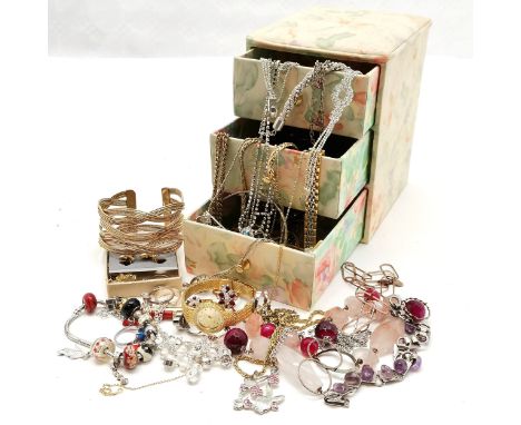 3 drawer jewellery box with qty of jewellery inc rings, Monet cuff bangle, gold tone jewellery, Gioielli silver bead necklace