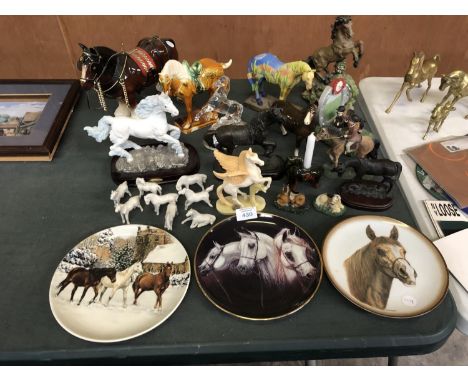 A MIXED GROUP OF ASSORTED HORSE RELATED ITEMS, CERAMIC EXAMPLES, COLLECTORS PLATES, CHINESE STYLE TANG HORSE ETC (QTY) 