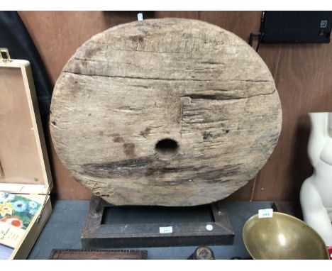 AN UNUSUAL WOODEN WHEEL MODEL ON METAL BASE SUPPORT 