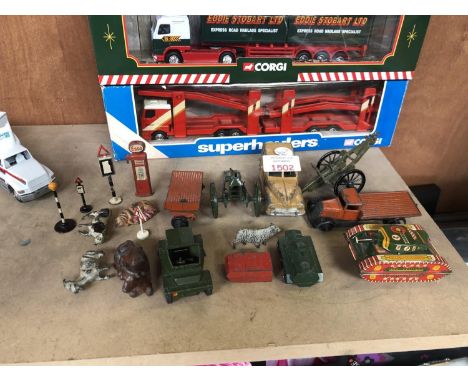 A TINPLATE MINIATURE TANK MODEL, FURTHER DIE CAST VINTAGE VEHICLES, SIGNS ETC (QTY) 