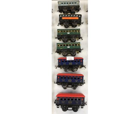 SEVEN ASSORTED VINTAGE TINPLATE MODEL RAILWAY CARRIAGES 