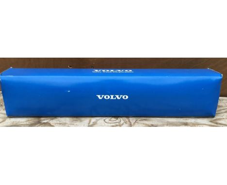 A BOXED VOLVO 'FH16' GLOBETROTTER 6 X 2 AXLE TRAILER DIE CAST MODEL, 280966 