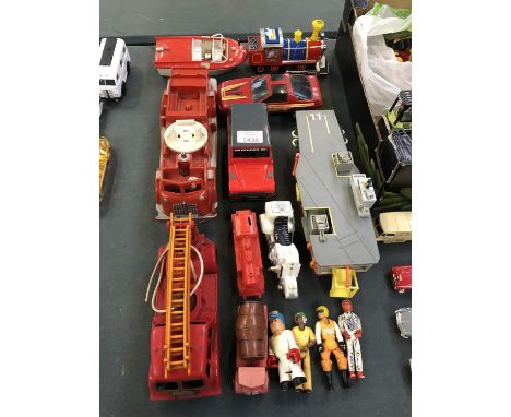 A MIXED GROUP OF DIE CAST MODELS, FIRE ENGINE ETC (QTY) 