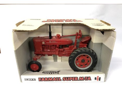 A BOXED 'ERTL' FARMALL SUPER M-TA 1:16 SCALE MODEL, NO.4528 