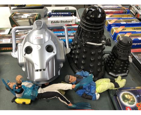 MIXED TOYS - CYBERMAN HELMET, DR WHO DALEKS AND TWO ACTION MEN 