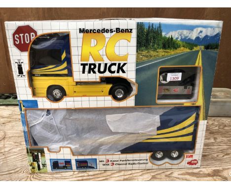 A BOXED 'DICKIE' MERCEDES BENZ REMOTE CONTROLLED TRUCK MODEL 