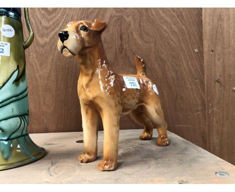 A ROYAL DOULTON TERRIER CERAMIC DOG FIGURE, (POSSIBLY HN988 BUT NOT MARKED) A/F 