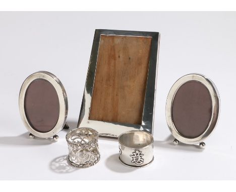 George V silver picture frame, Birmingham 1925, maker Sanders &amp; Mackenzie, of tapering form with wooden easel back, two G