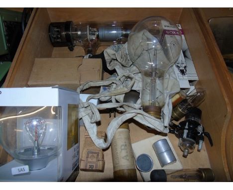 LOT OF UNUSUAL LIGHT BULBS EST[£12-£25]