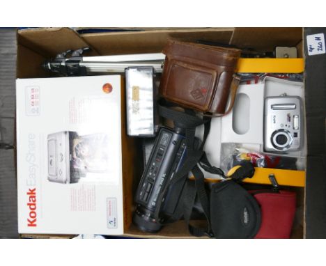 A mixed collection of items to include kodak Easyshare Camera and Printer, Agfa Isolette III camera Bell Howell Cine Camera e