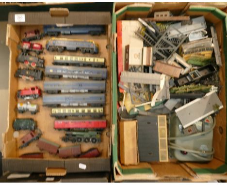 A mixed collection of toy trains items to include Triang: Trans continental engine and cars, Hornby 498 steam engine, Play mo