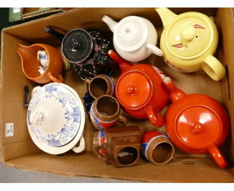 A mixed collection of items to include: Carltonware novelty tea pots, advertising items, legged items etc.