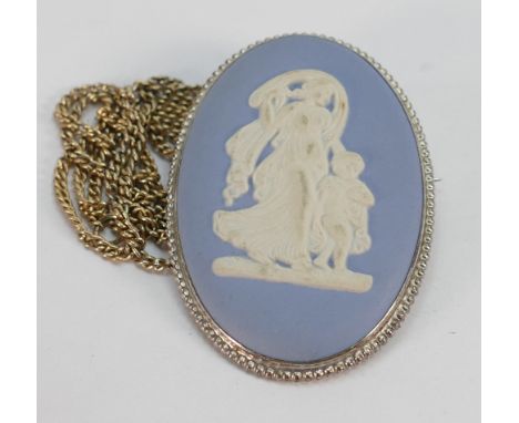 Wedgwood oval medallion brooch with silver mounts: