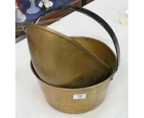 A large heavy brass jam pan: together with large similar scale pan (2)