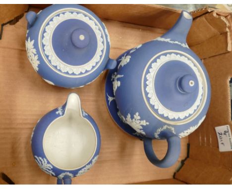 Wedgwood Dip Blue Tea Service:4 pieces including teapot stand