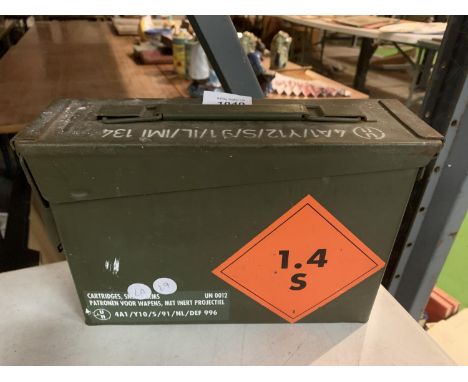 A SMALL AMMUNITION CASE FOR CARTRIDGES 