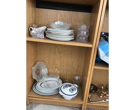 AN ASSORTMENT OF GLASS AND CERAMIC WARE TO INCLUDE CUT GLASS BOWLS, A TUREEN AND VARIOUS PLATES ETC 