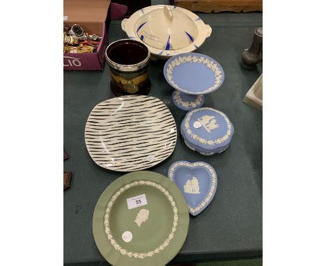 AN ASSORTMENT OF CERAMIC WARE TO INCLUDE FOUR PIECES OF JASPER WARE 